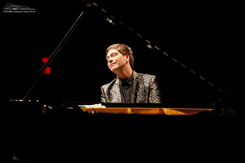 World-renowned composer and pianist Steve Barakatt will offer 'Motherland'